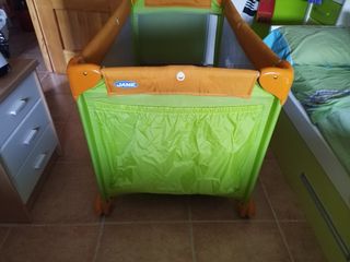 maleta de niño y cuna de viaje