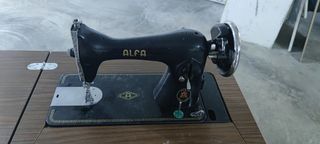 Maquina de coser Alfa