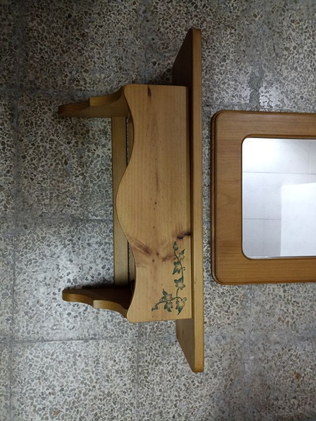 Mueble Entradita de madera maciza y marqueteria