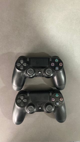 PlayStation4 con juegos y mandos