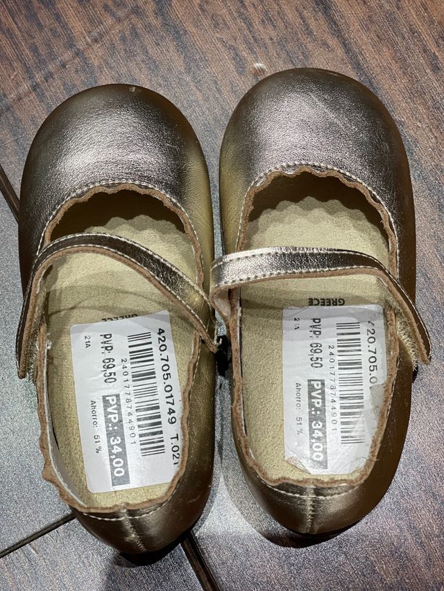 zapatos de bebé para gemelas.10€ POR CADA PAR.