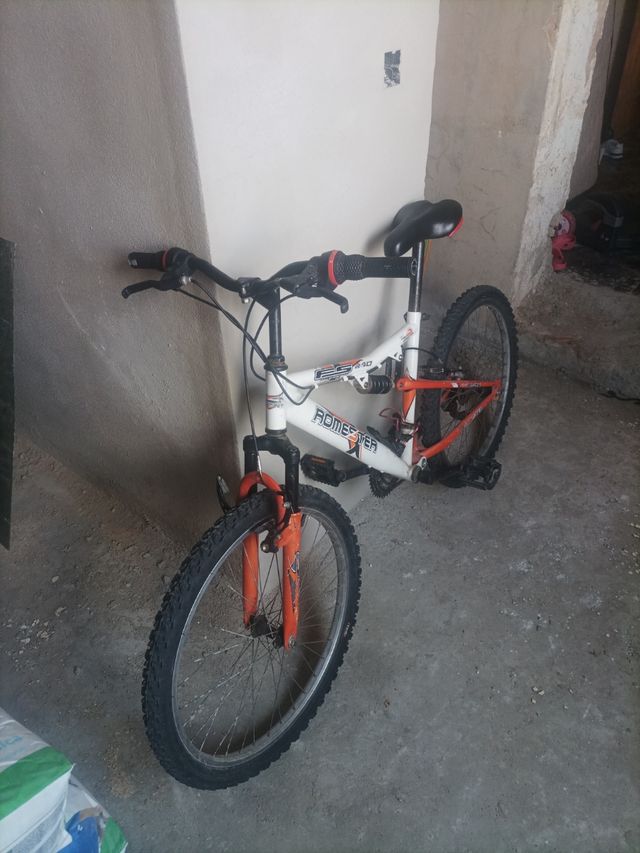 Bicicleta con suspensión