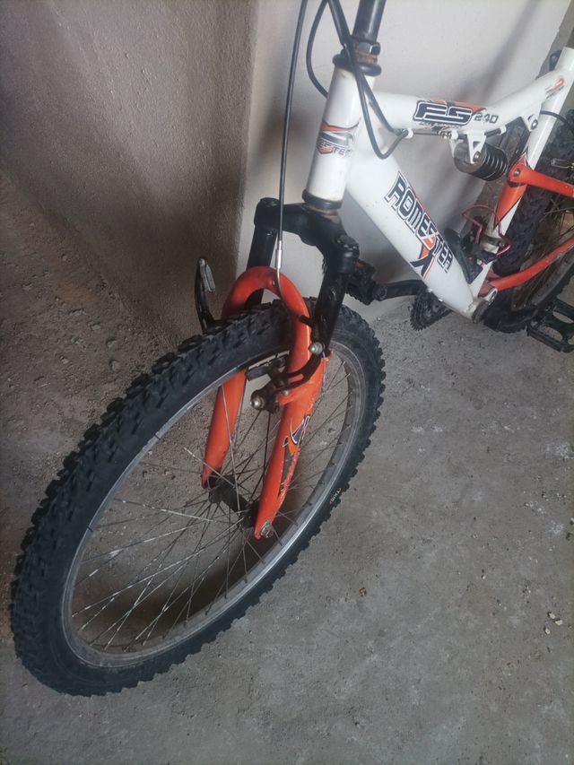 Bicicleta con suspensión