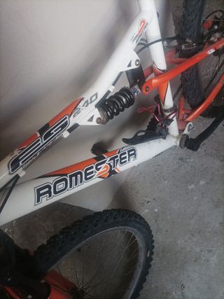 Bicicleta con suspensión 