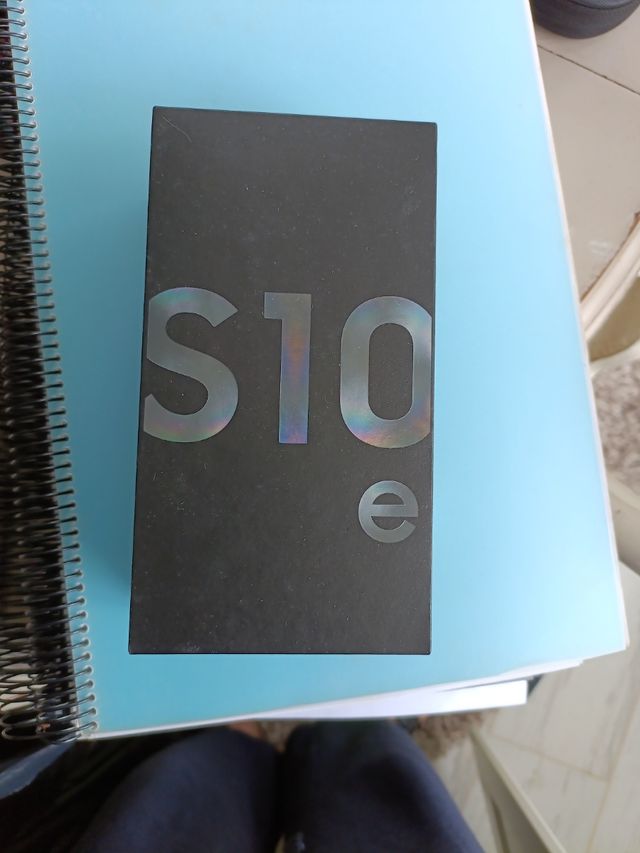 Caja móvil Samsung S10e