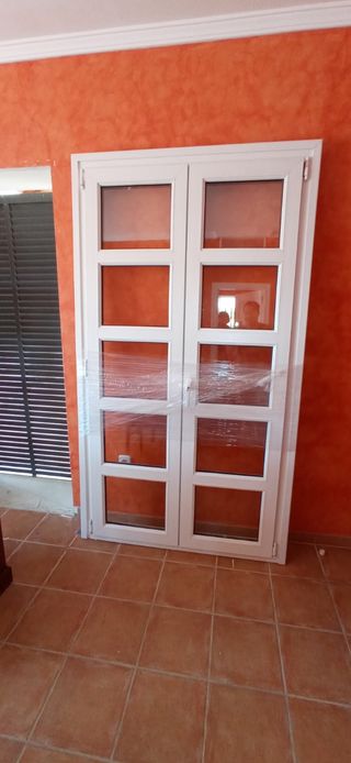 Puertas PVC oscilo batientes con llaves.