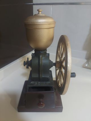 Molinillo  de cafe antiguo