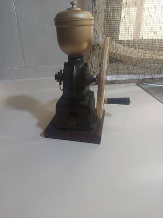 Molinillo  de cafe antiguo
