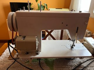 Maquina de coser SINGER