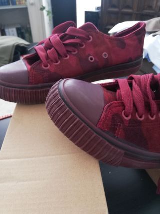 Zapatillas camuflaje granate
