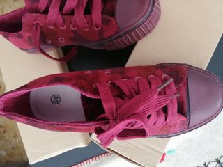 Zapatillas camuflaje granate