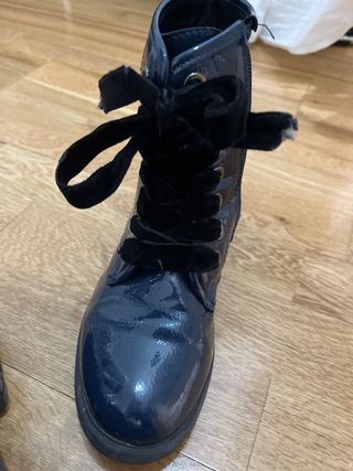 botas de piel niña. talla  35