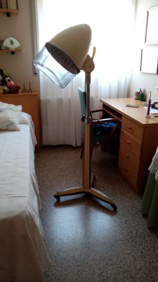 Secador de pelo con pie