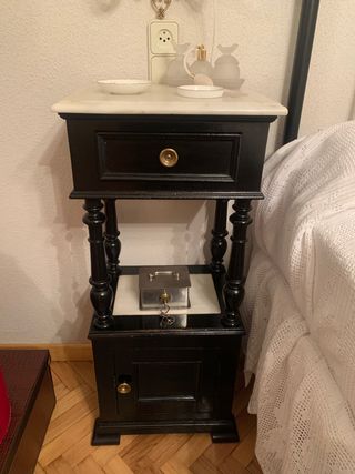 Mesilla antigua de madera y marmol