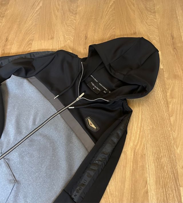 Sudadera negra y gris Supply & Demand