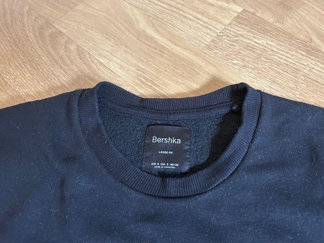 Sudadera negra sin capucha Bershka