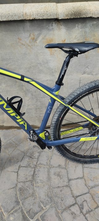 Bicicleta de montaña de carbono