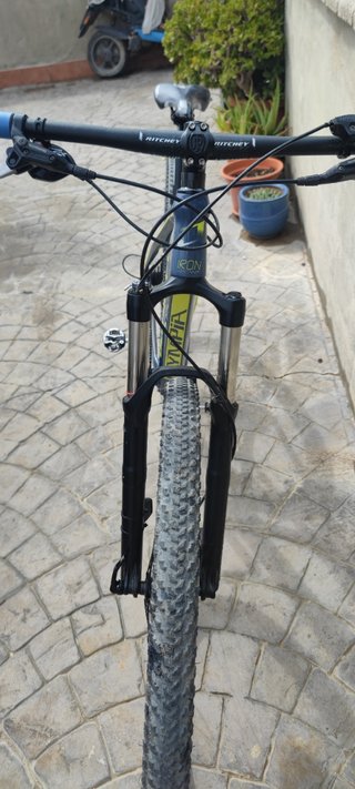 Bicicleta de montaña de carbono