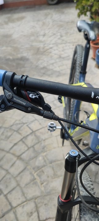 Bicicleta de montaña de carbono