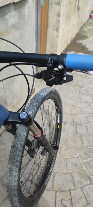 Bicicleta de montaña de carbono