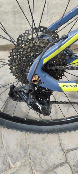 Bicicleta de montaña de carbono