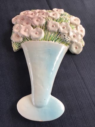 aplique de pared jarron con flores