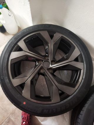 LLANTAS Y NEUMÁTICOS DE COCHE