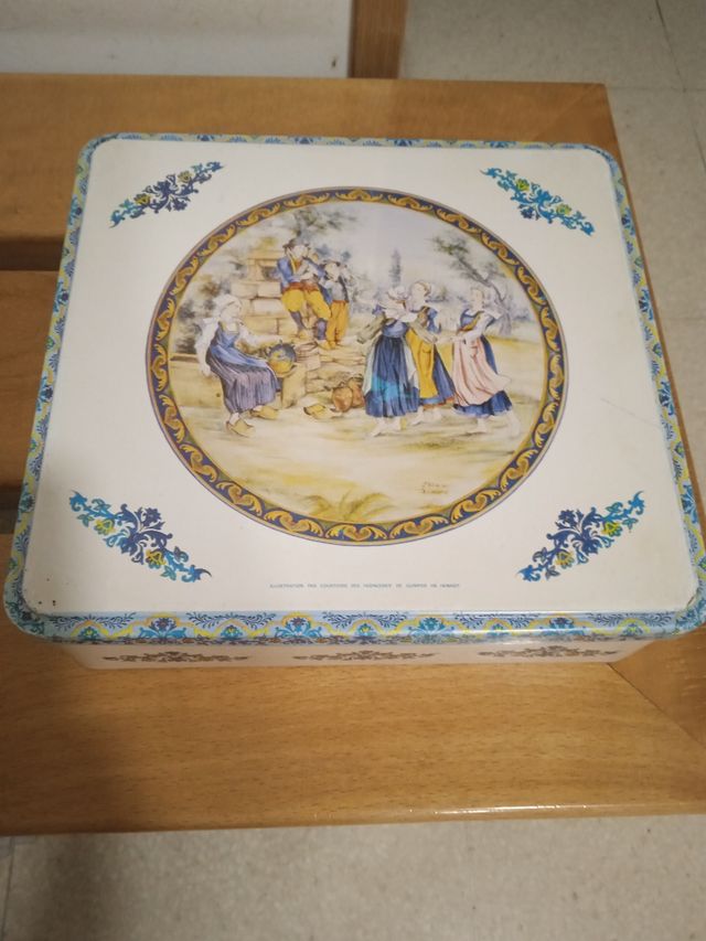 Lata vintage Massilly ( francesa)