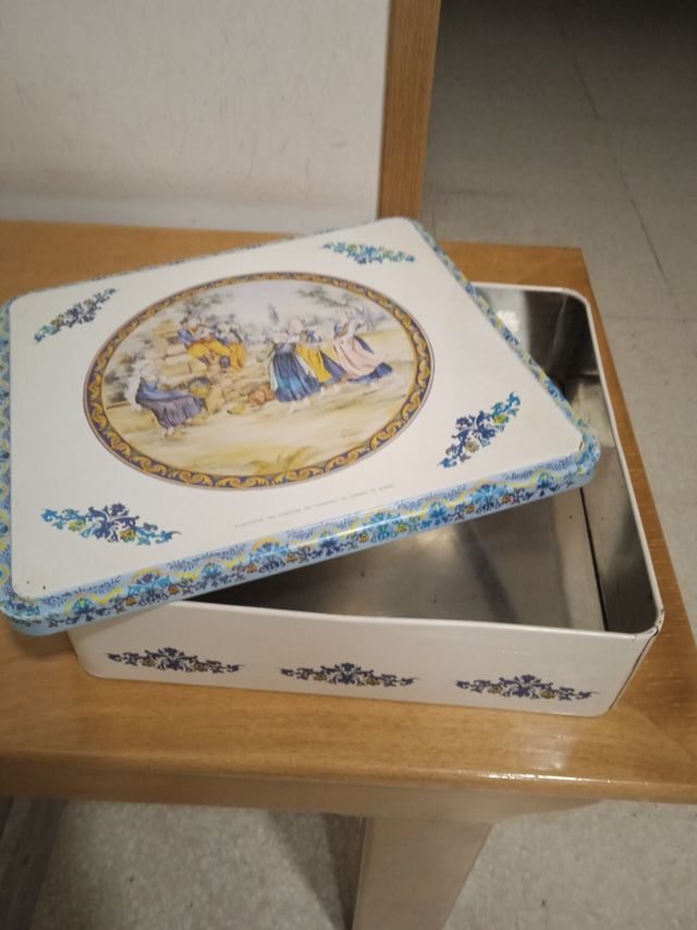 Lata vintage Massilly ( francesa)