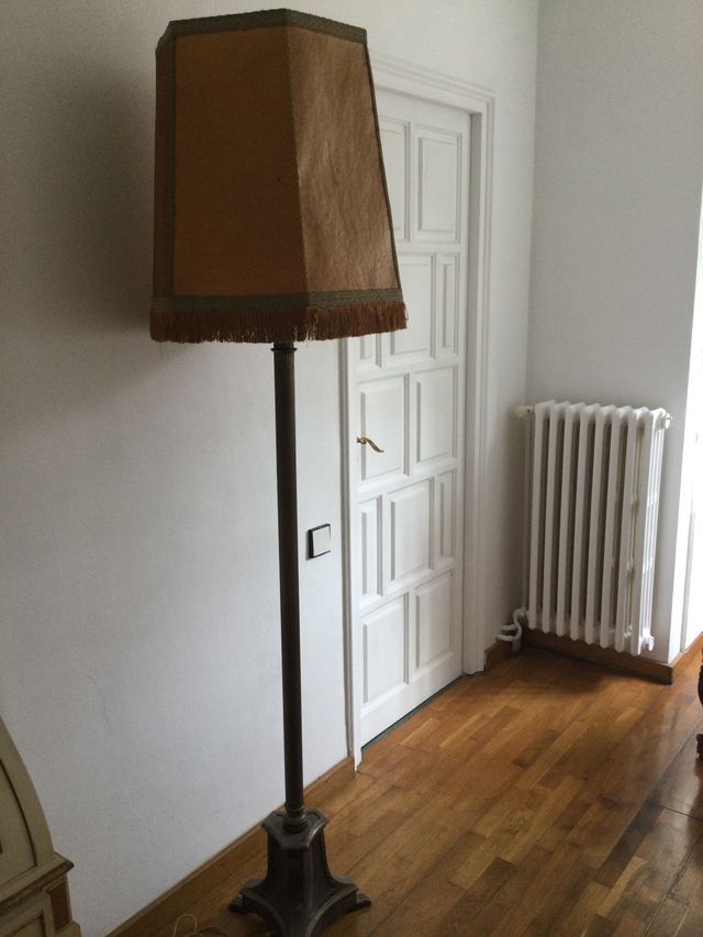 Lampara de pie antigua