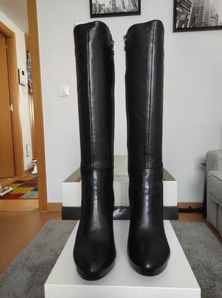 Botas altas de piel negra (talla 39)