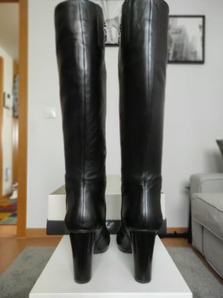 Botas altas de piel negra (talla 39)