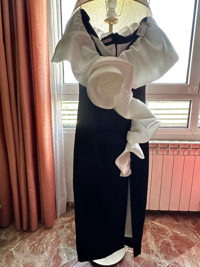 Vestido midi blanco y negro sin estrenar.