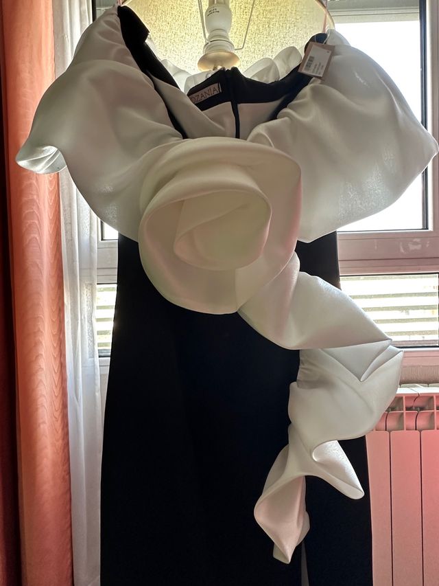 Vestido midi blanco y negro sin estrenar.