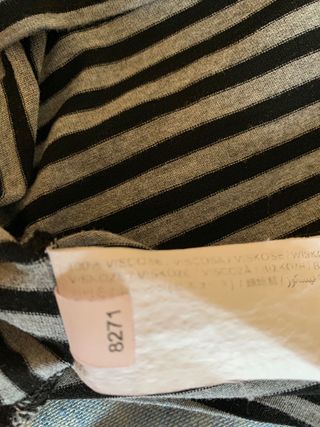 Camiseta de rayas, gris y negra, talla XL. Mango