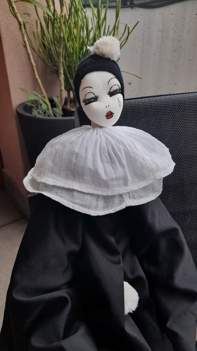 Bambola pierrot in stoffa
