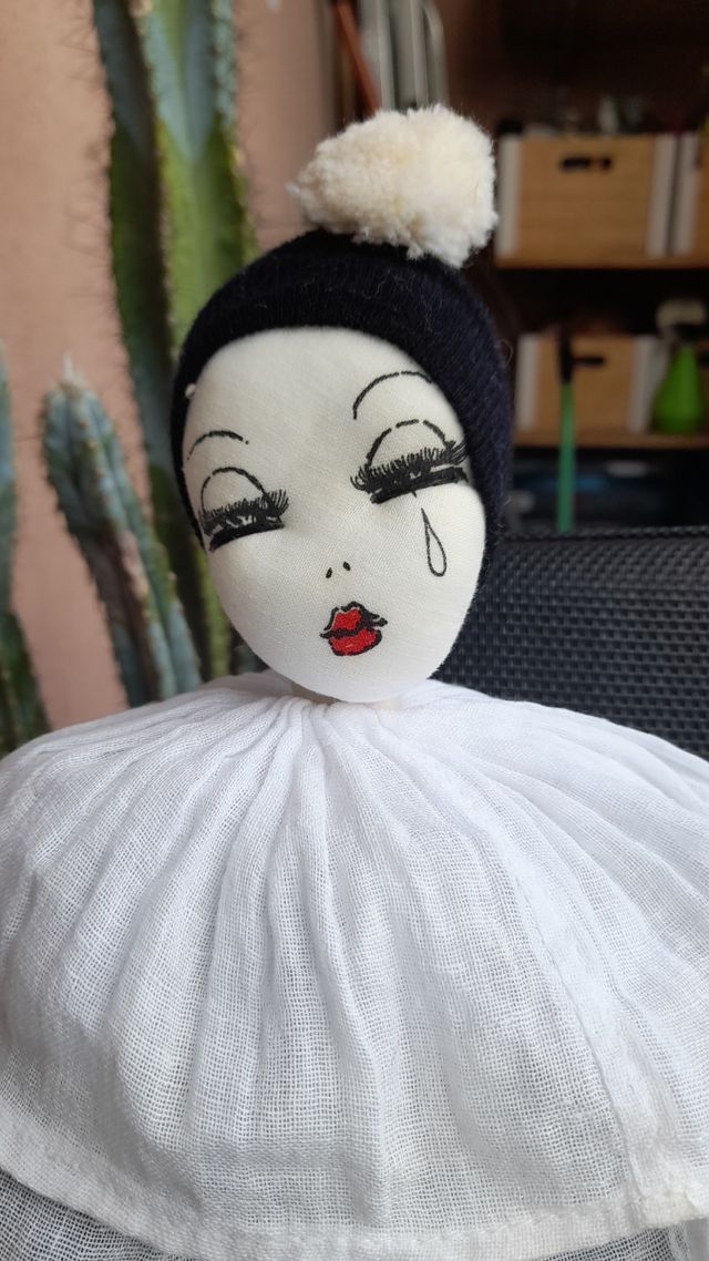Bambola pierrot in stoffa