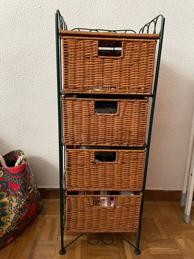 Cajonera de cestos de mimbre