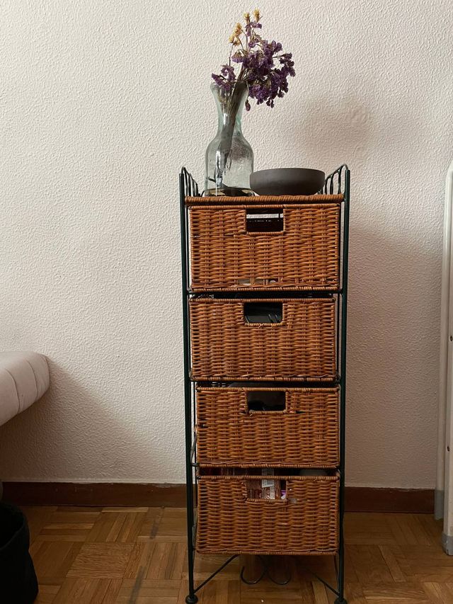 Cajonera de cestos de mimbre