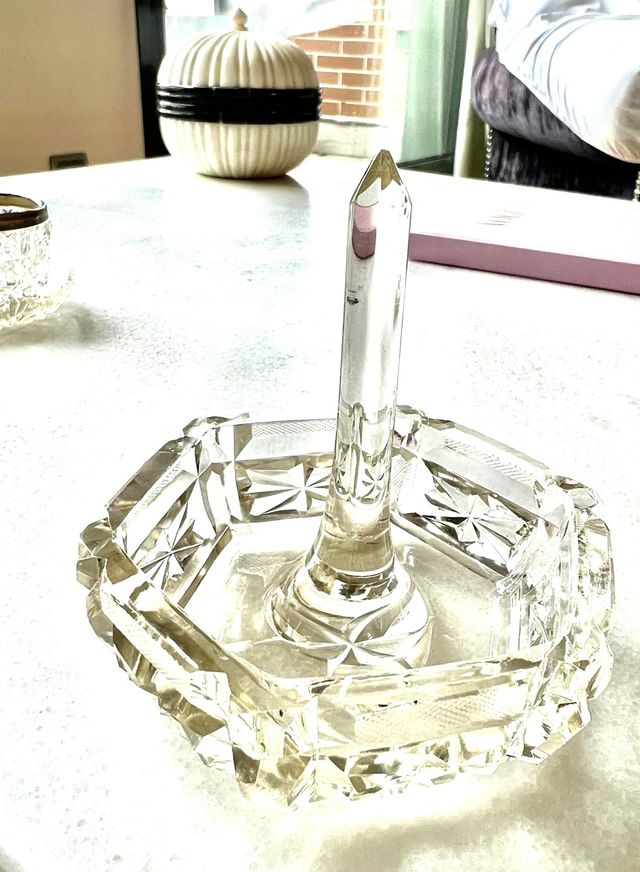 Cristal tallado antiguo para guardar anillos