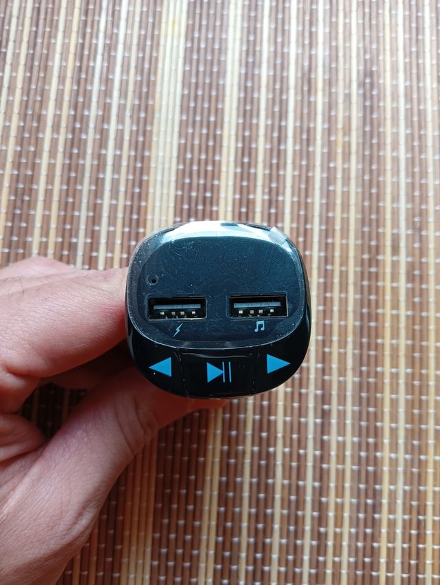 Transmisor FM reproductor música y cargador coche