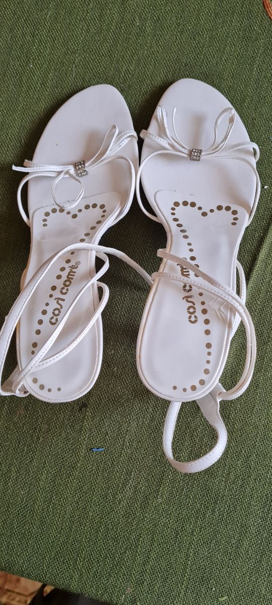 sandali con tacco aperti davanti colore nero