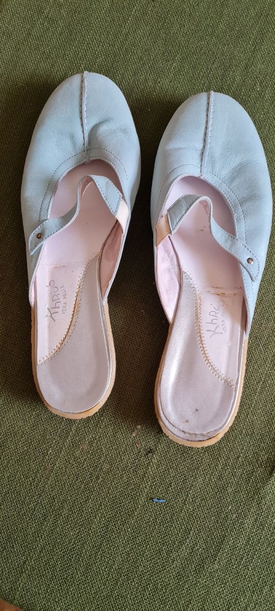 sabot aperti dietro con lacci incrociati davanti