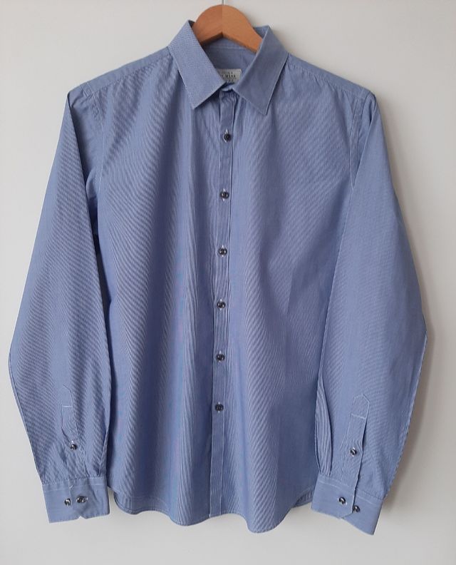 Camisa azul con rayitas blancas talla 3