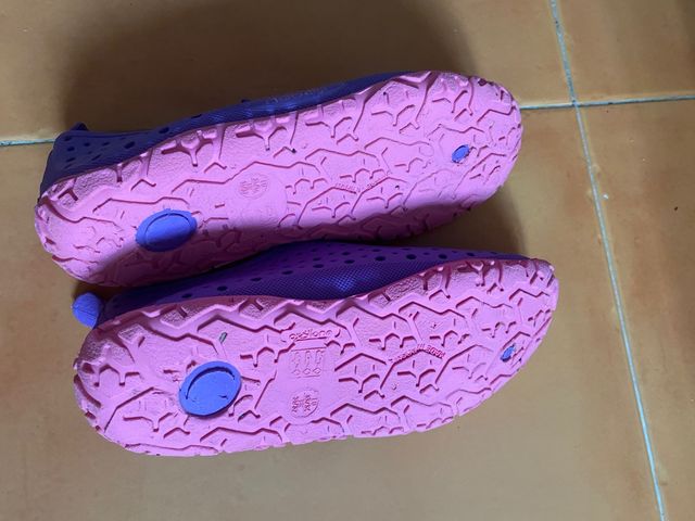 Escarpines goma talla 33