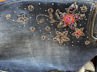 Pantalon vaquero con adornos