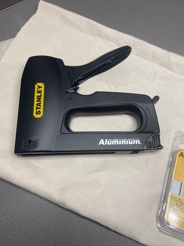 Grapadora tapicero Stanley 6TR 150 L + grapas