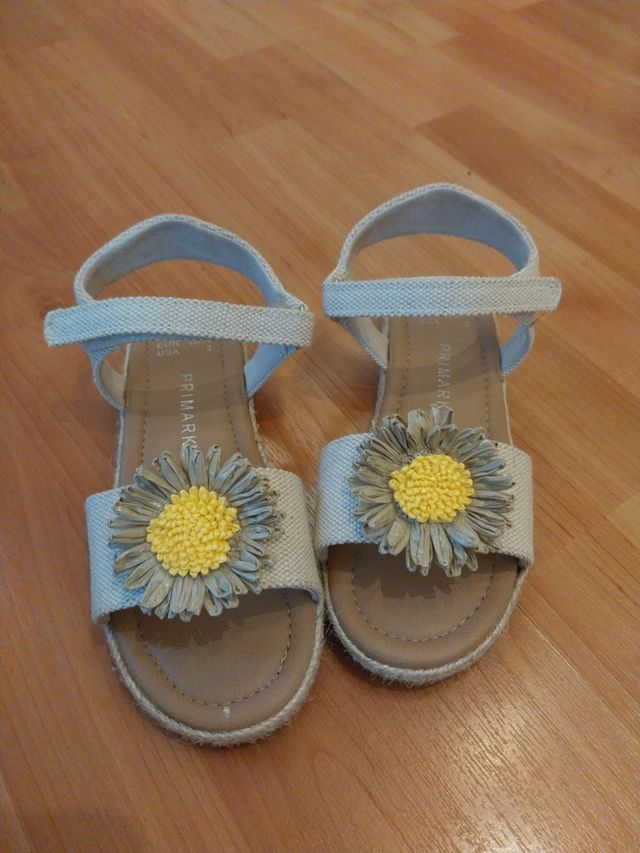 Sandalias de niña