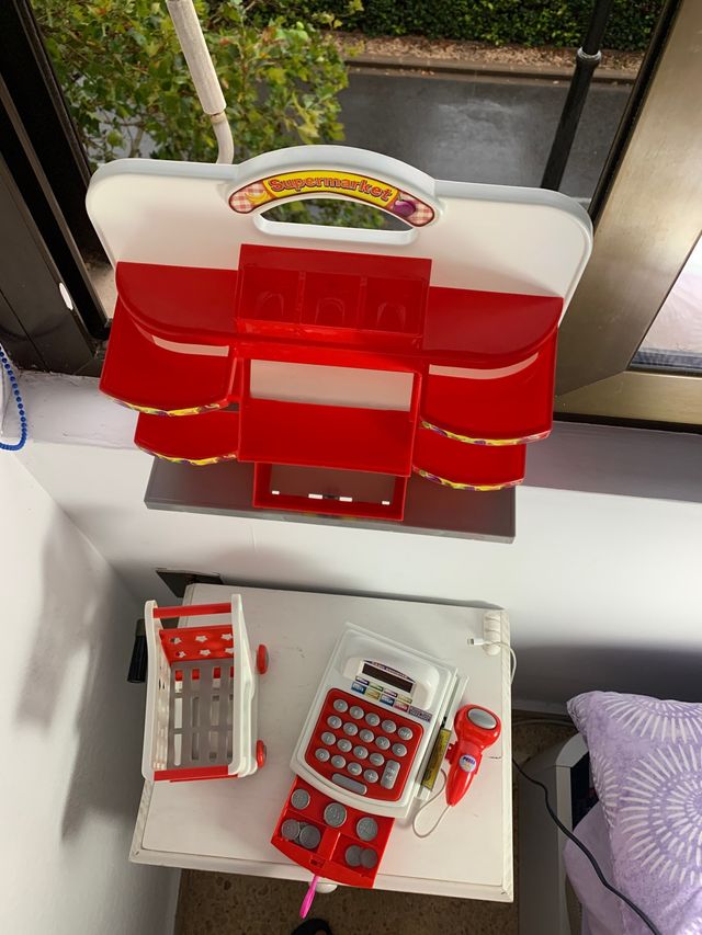 Caja registradora y supermercado.