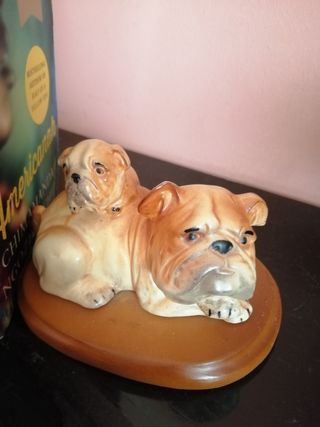 Sujeta libros estantería, de porcelana y madera.